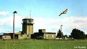 Un Canadair en pleine action... Je vais lui friser les moustaches, � la tour...